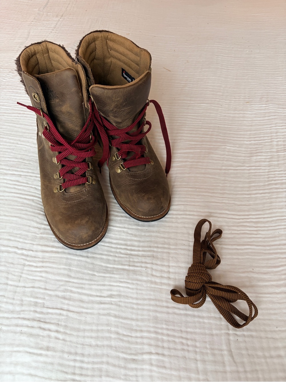 Kodiak Brown Leather Lace-Up Boots with Red Laces